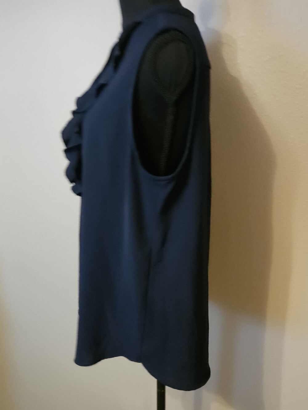 Supply & Demand Women's Large Sleeveless Ruffle Front Top - Navy - Picture 3 of 7